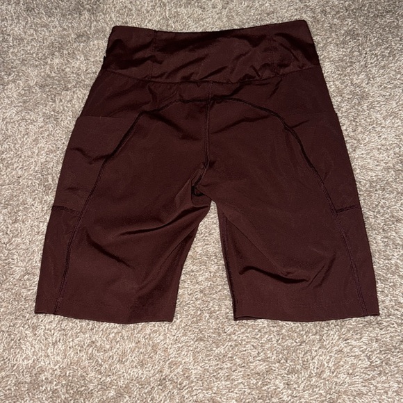 ON Running active shorts - Picture 2 of 3